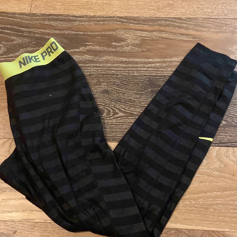 Nike Pro leggings. Like new. Size M